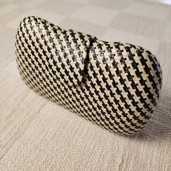 Y2K Banana Republic Woven Black and Tan Clutch - Picture 2 of 7